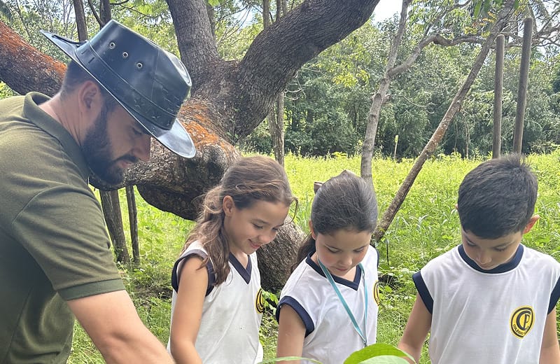 Almir com a turma na trilha